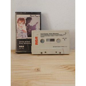 David Bowie Scary Monsters AQK1-3647 Cracked Case Not Tested